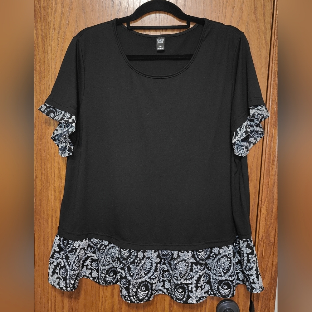 Women's Emery Rose Black & White Ruffle Sleeve & Hem Top, 1X